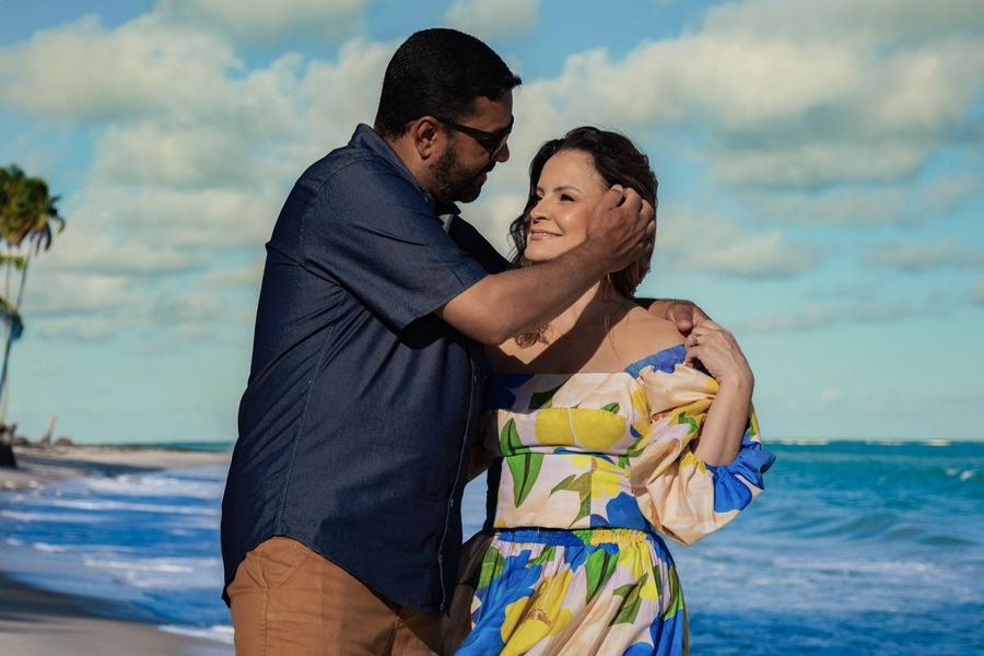 Prévia de vídeo de casal na praia